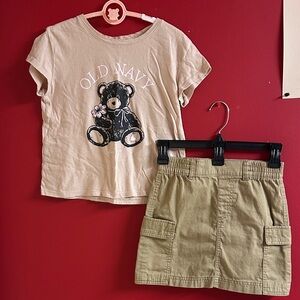 Old Navy Kids Beige Bear Graphic Tee and skirt set size 8